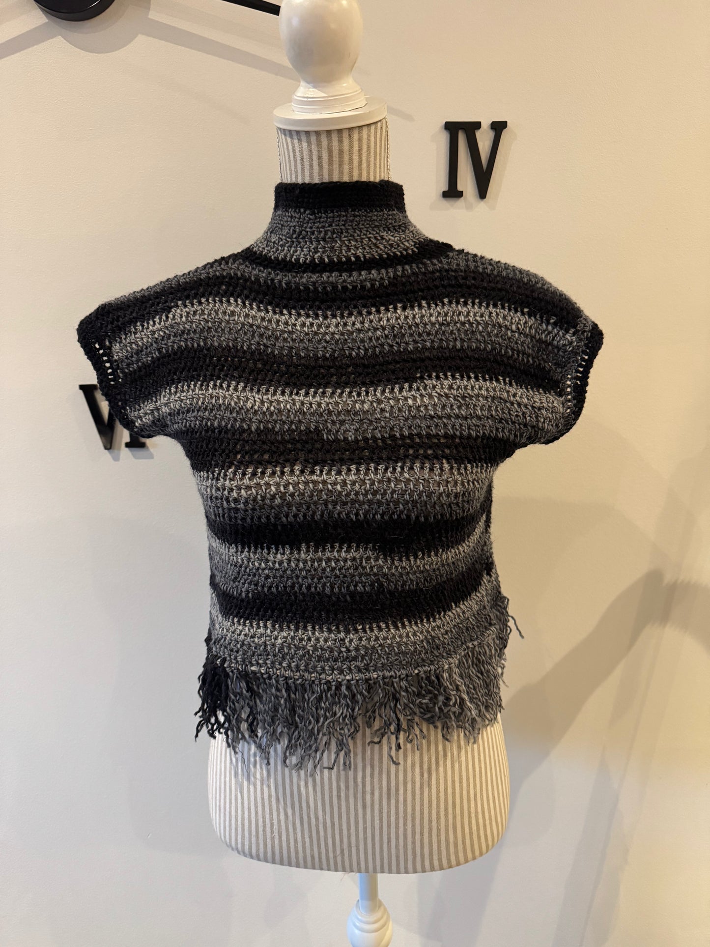 CROCHET TURTLENECK TOP
