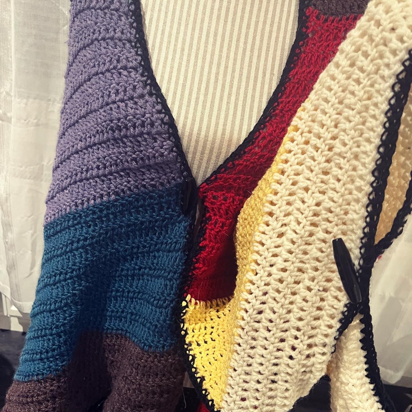 MULTICOLOR SHRUG