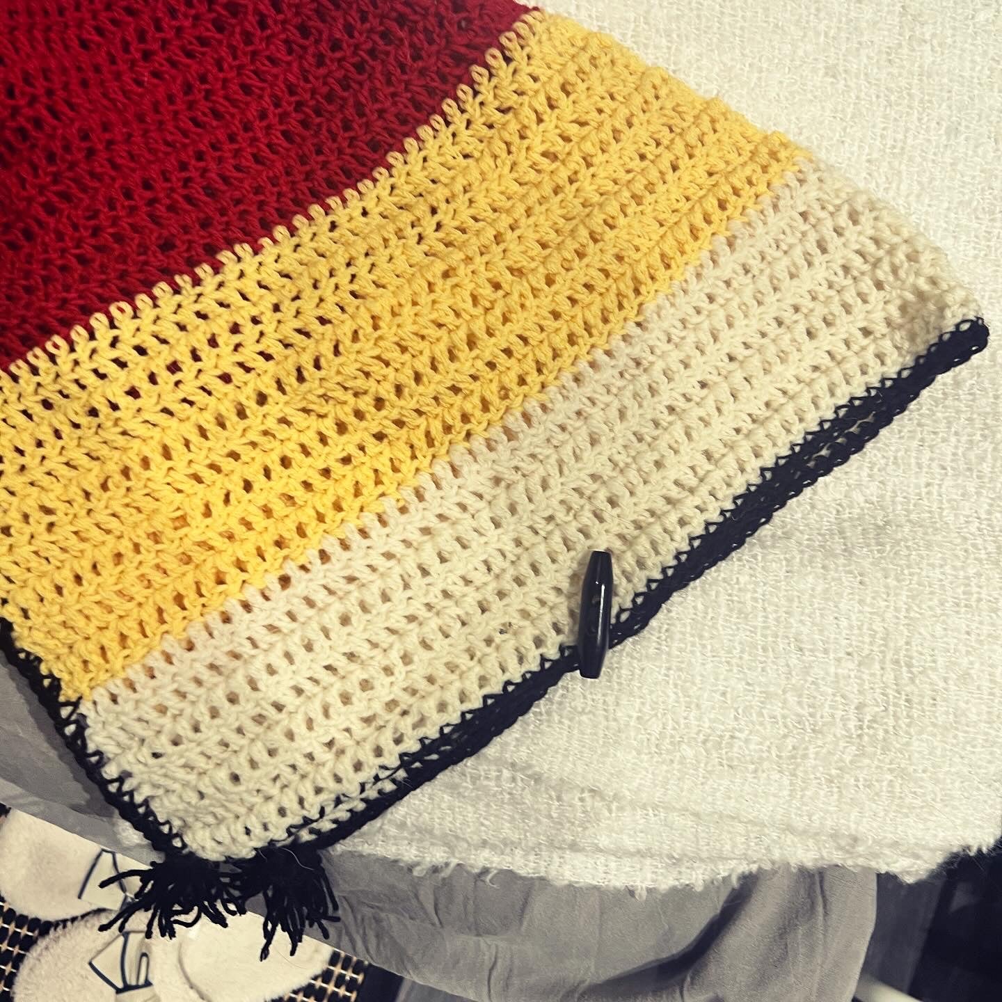 MULTICOLOR SHRUG