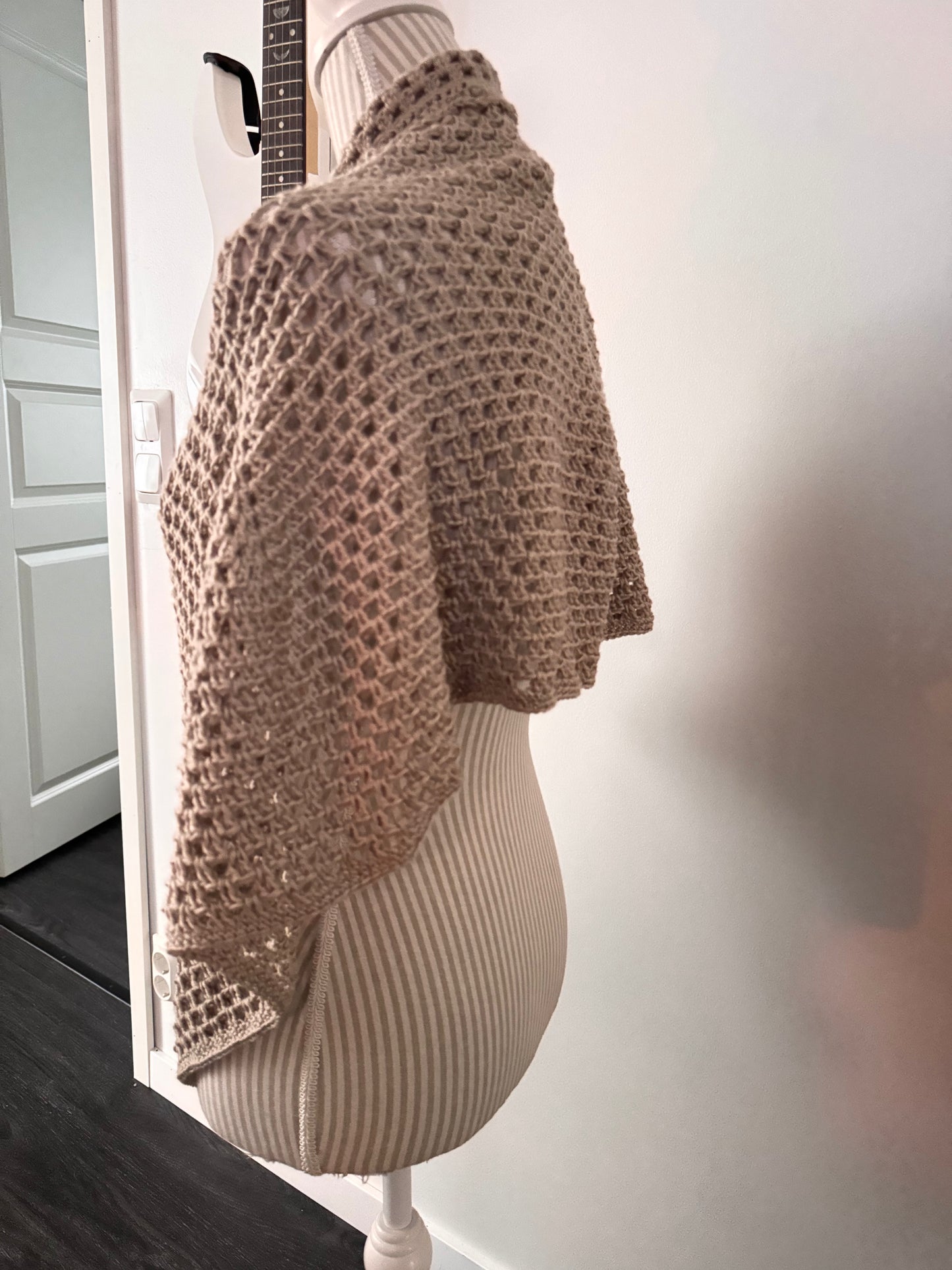 CROCHET DARK CREAM SHORT PONCHO