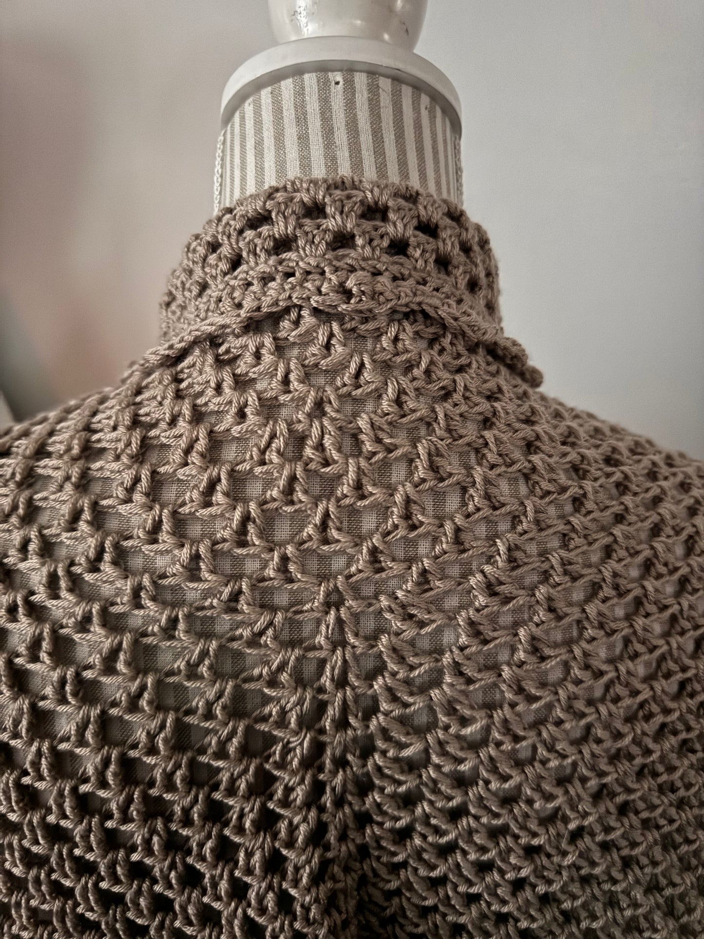 CROCHET DARK CREAM SHORT PONCHO