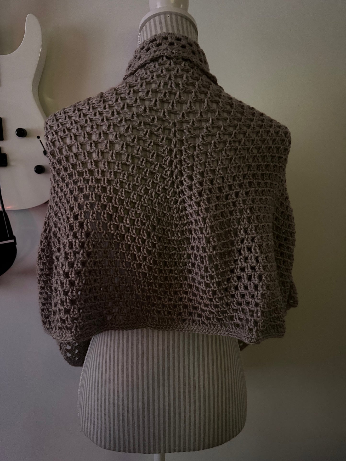 CROCHET DARK CREAM SHORT PONCHO