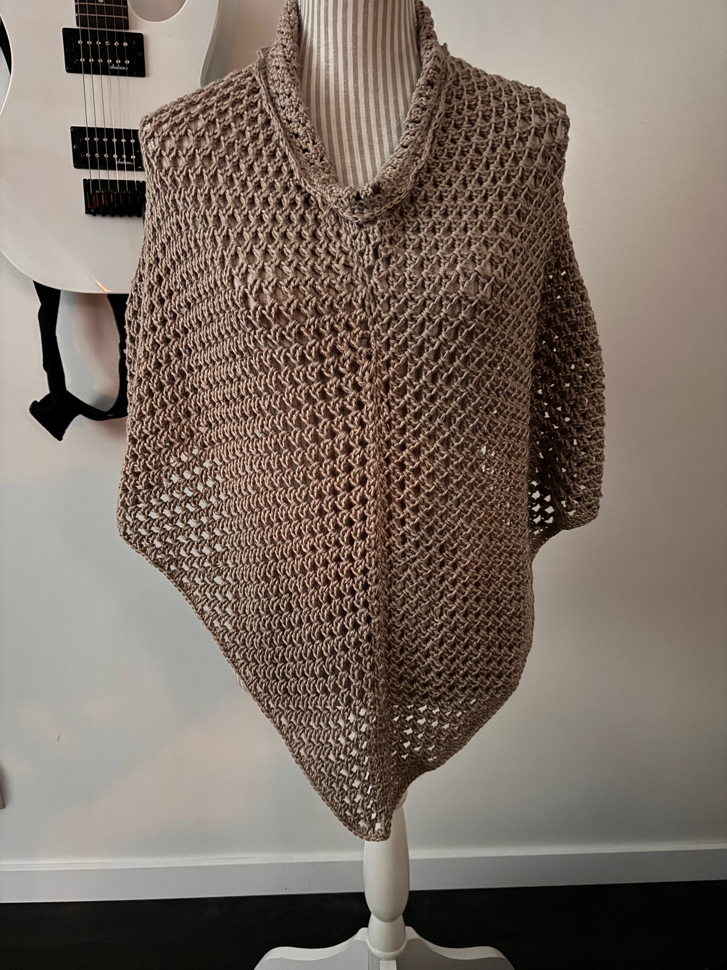 CROCHET DARK CREAM SHORT PONCHO