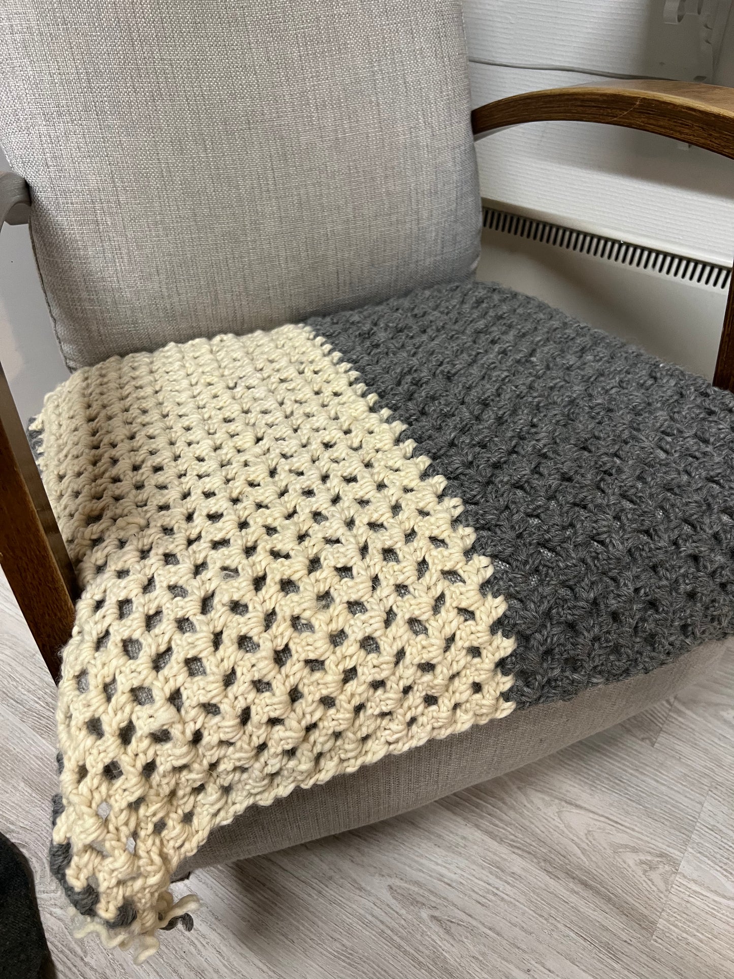 ARMCHAIR COVER GRAY AND CREAM WHITE