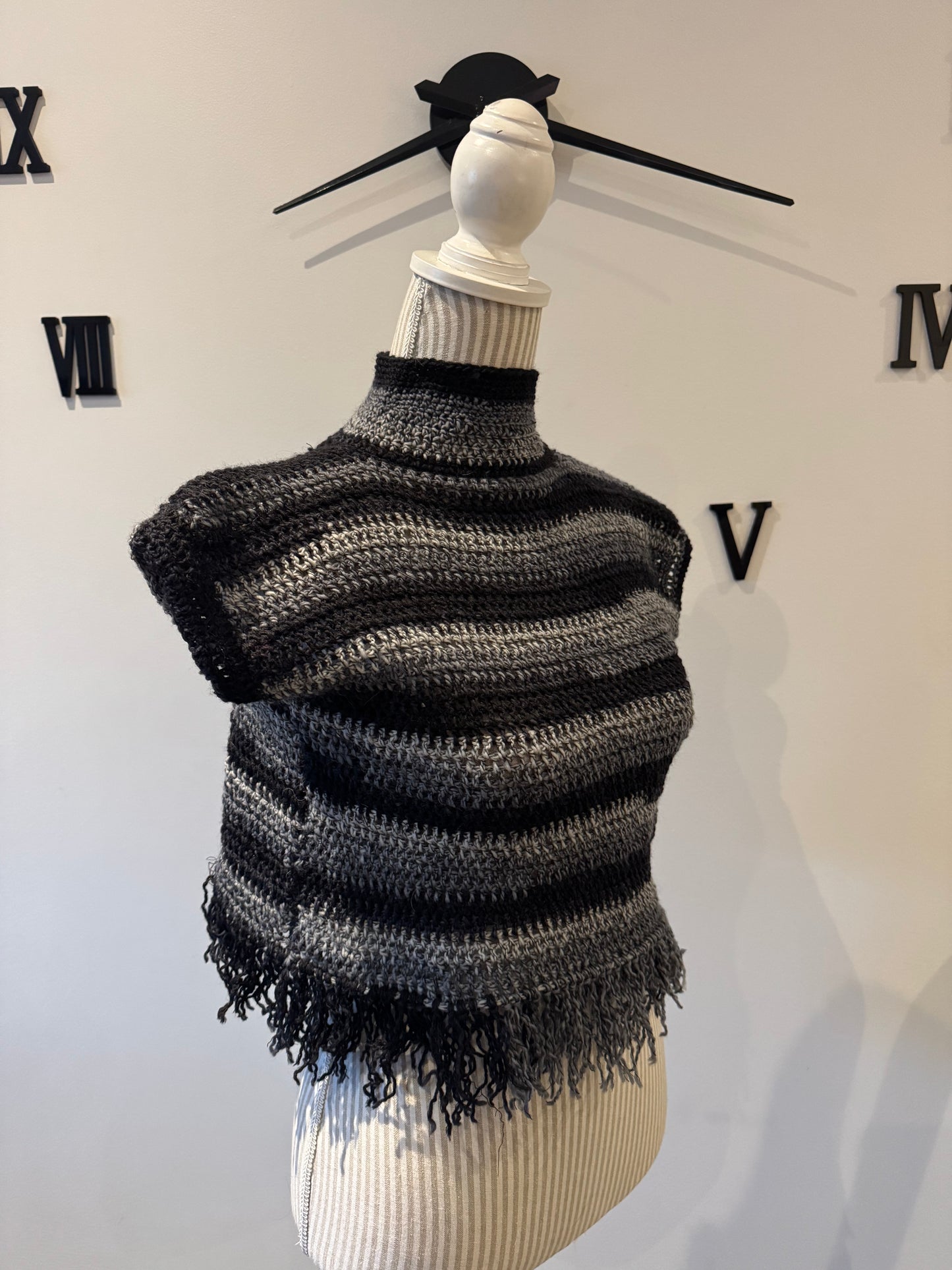 CROCHET TURTLENECK TOP